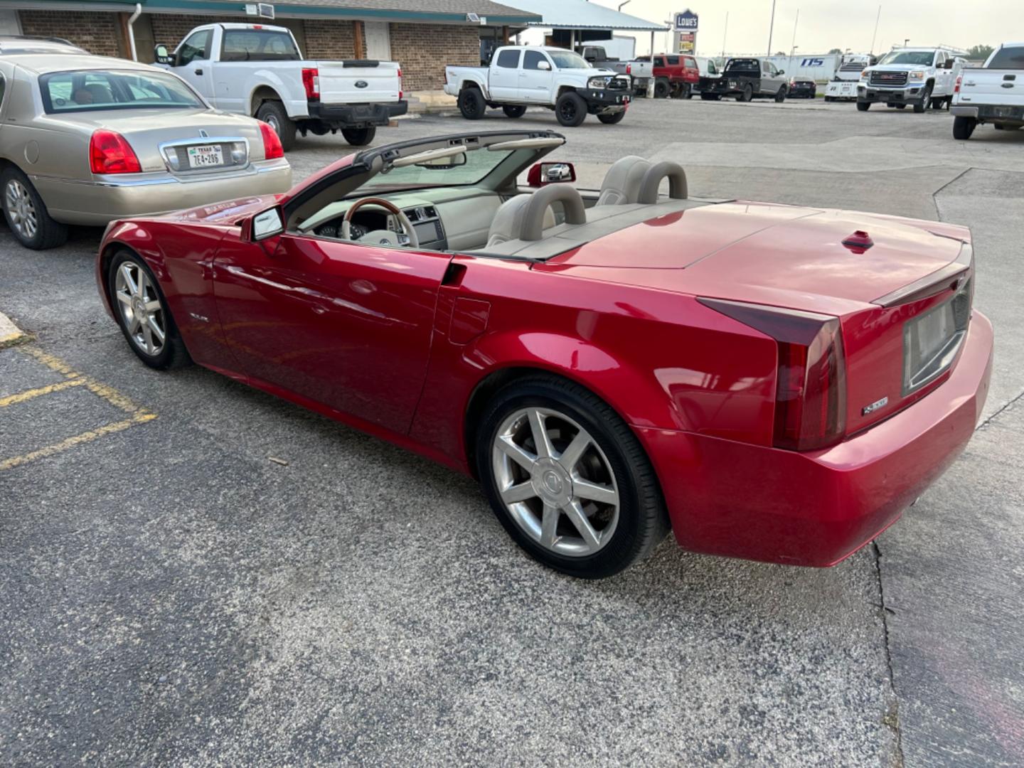 2005 Red Cadillac XLR Convertible (1G6YV34A355) with an 4.6L V8 DOHC 24V engine, 5-Speed Automatic Overdrive transmission, located at 1687 Business 35 S, New Braunfels, TX, 78130, (830) 625-7159, 29.655487, -98.051491 - Photo#6